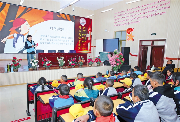 爱心汇校园 助残暖童心