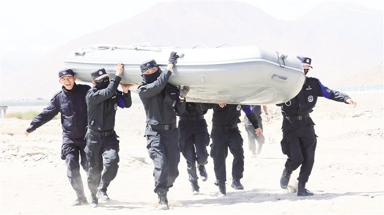 ​山南特警开展集结拉动演练