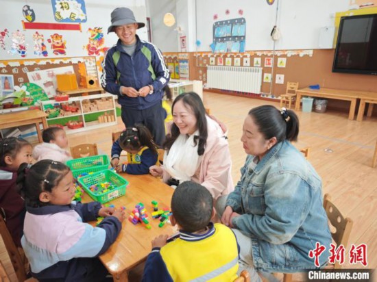 重庆名师赴昌都送教 点亮雪域高原智慧之光