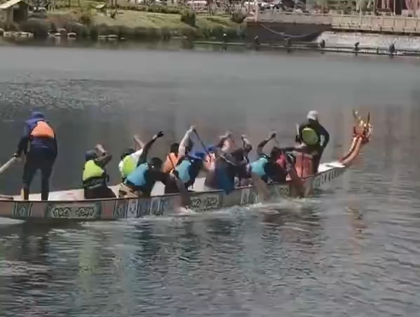 鲁朗中尼高原龙舟友谊赛备战中