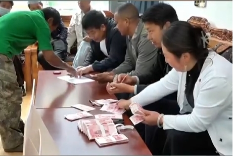 察隅县竹瓦根镇举行壹亩良田合作社分红啦