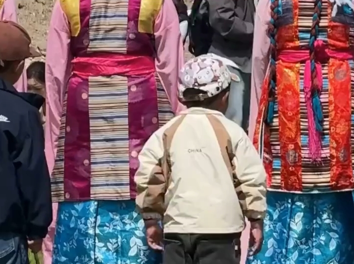 藏戏鼓声一响，西藏小孩哥的“非遗DNA”动了