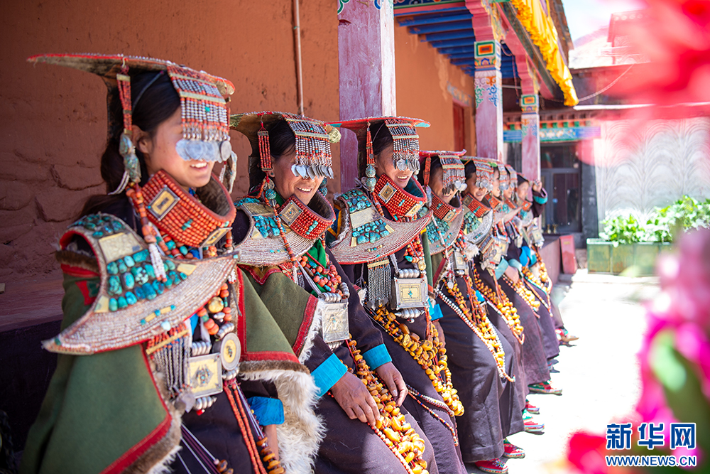 西藏阿里:传承千年的“孔雀”服饰