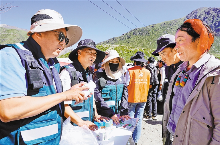 政策宣讲进基层 服务群众零距离