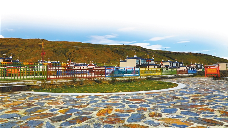 走进哲古镇扎杂村:看扎扎服饰流传地的华丽蜕变