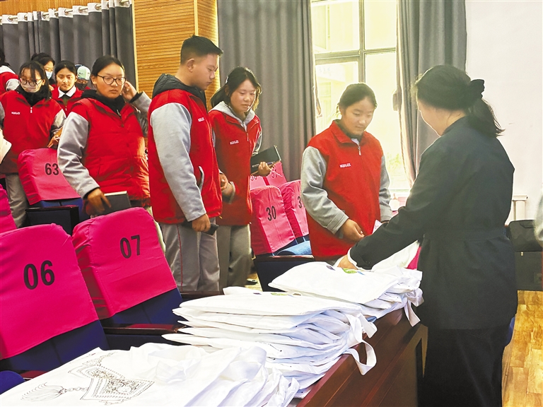 那曲市开展文物保护宣传教育进校园活动