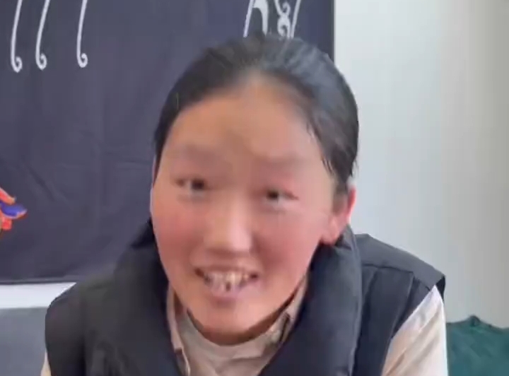 2025西藏高考查分瞬间。隔着屏幕都激动