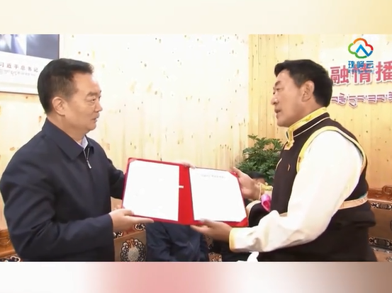 王君正专程到嘎拉村传达习近平总书记回信精神