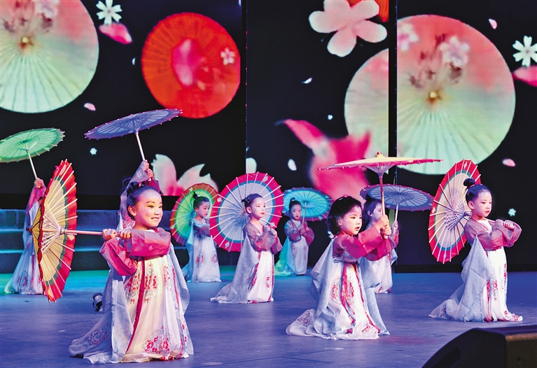 童真献礼 展非遗魅力