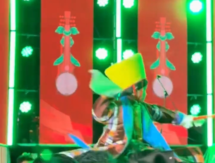 舞台上亮起的传承之星，西藏萌娃藏戏表演炸场