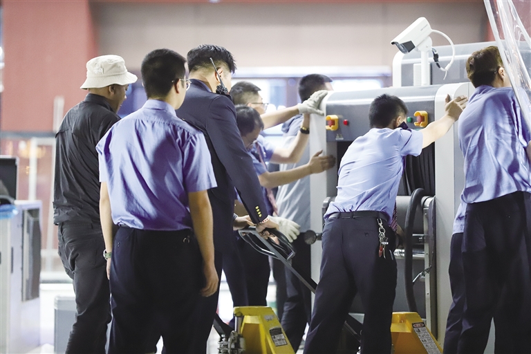 拉萨火车站启用全新旅客进站流线