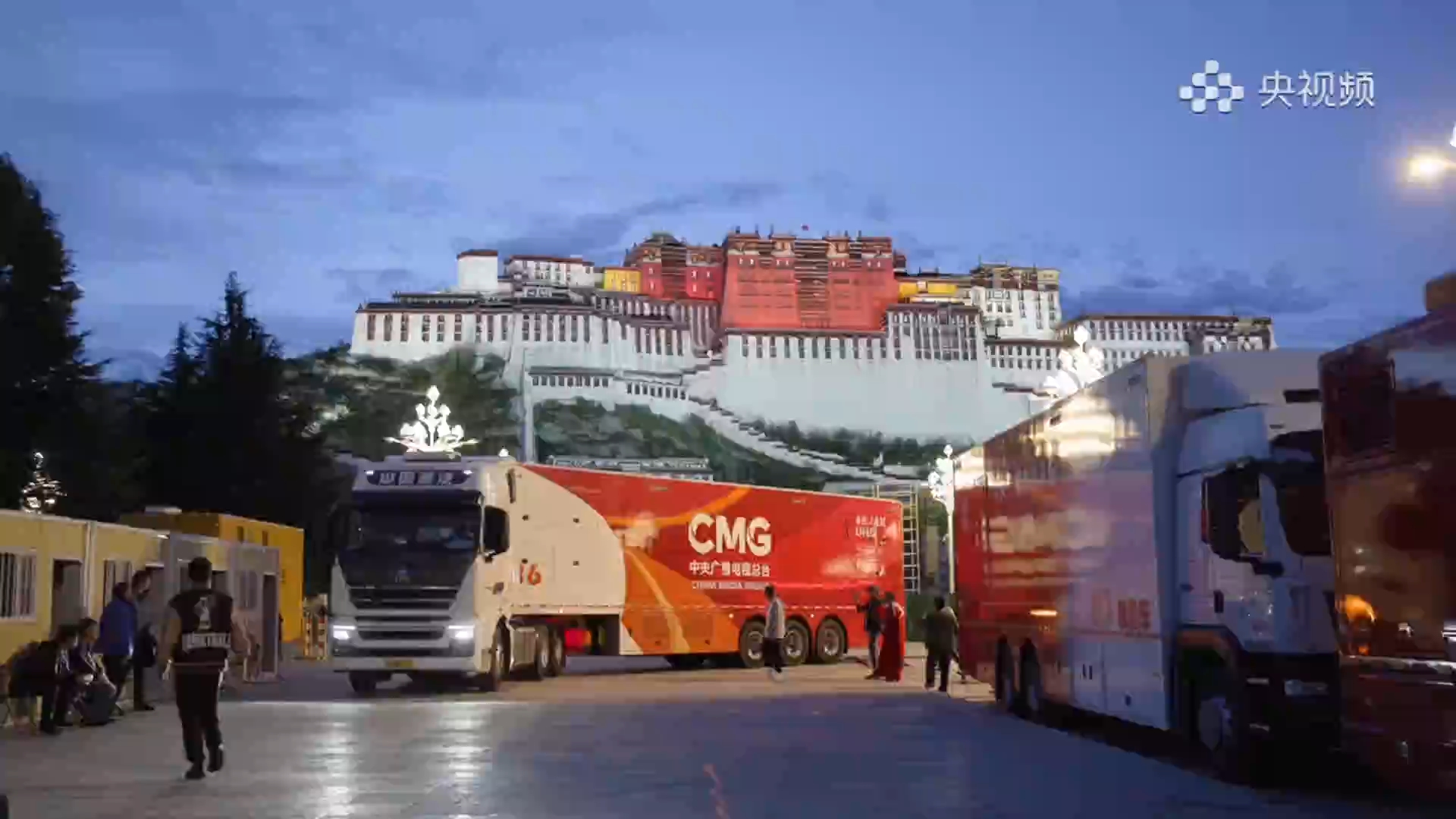 扎西德勒！总台“中国红”8K转播车 闪耀拉萨