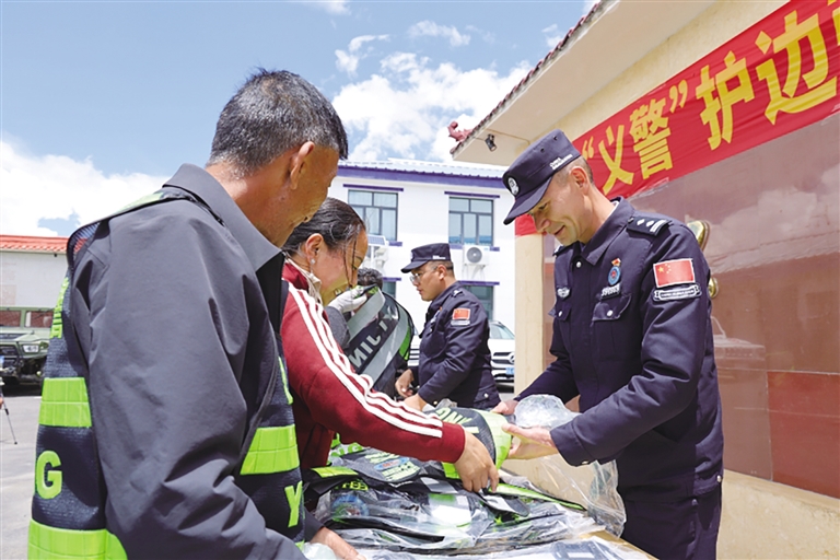 西藏“帕里义警”正式上岗