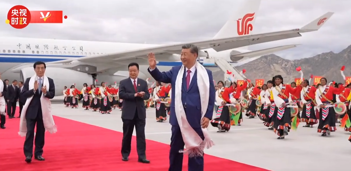 习近平率中央代表团抵达拉萨