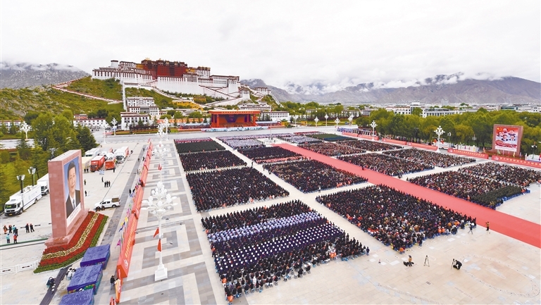 载歌载舞庆盛典 感恩奋进迈新程
