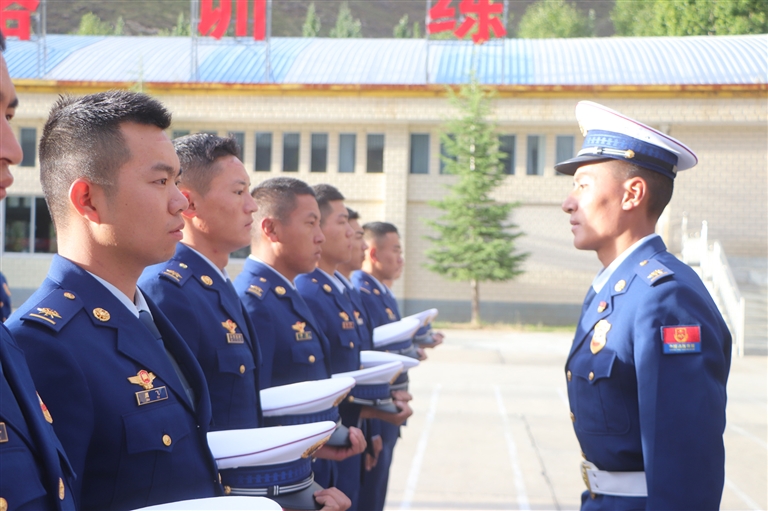 开展队容风纪检查 树立队伍良好形象