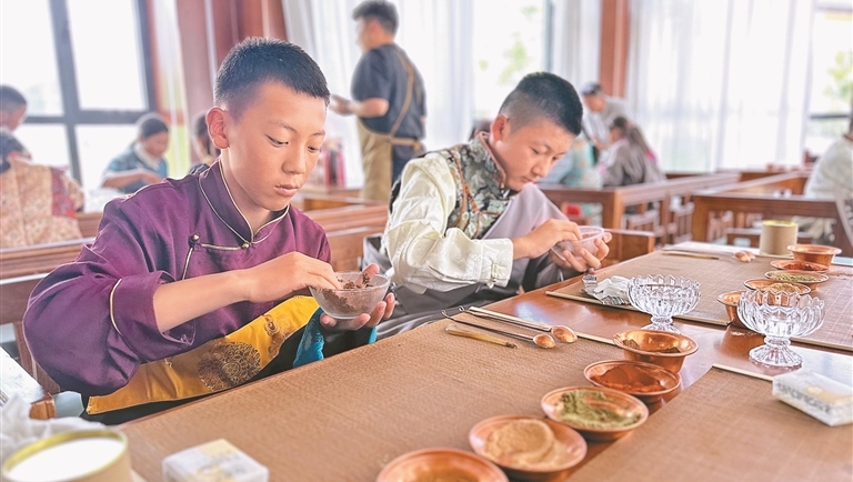 林周县开展少儿兴趣班藏香文化体验活动