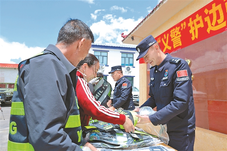 警民携手护边疆