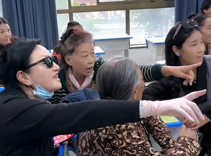 妈妈级学生上课有多卷？下课后讨论依然热烈