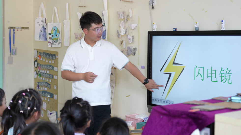 从江苏到拉萨,他是孩子们最喜欢的“格拉阿爸”