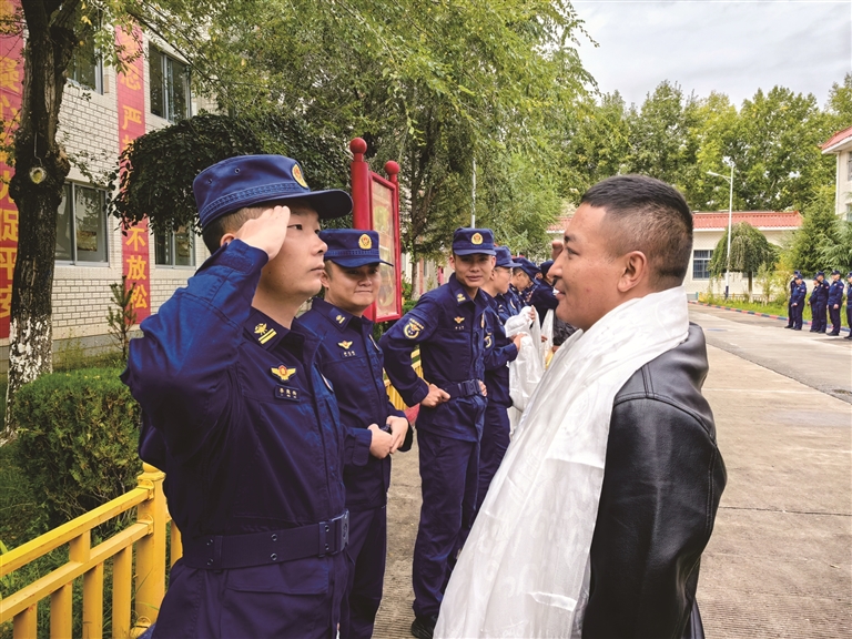 西藏森林消防总队特勤大队：欢送秋季退伍指战员