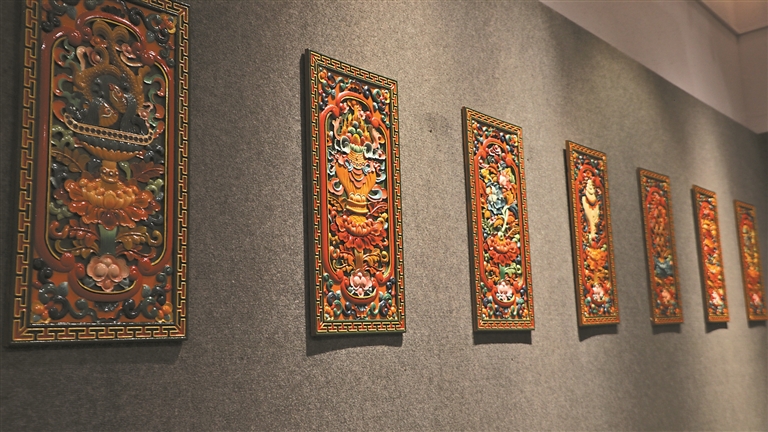 指尖的彩色印记 心中的传承薪火