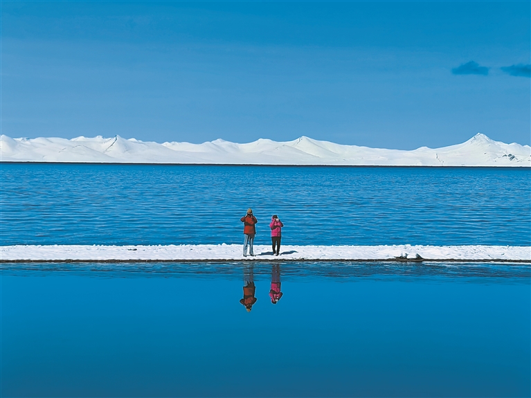 普莫雍错美如画