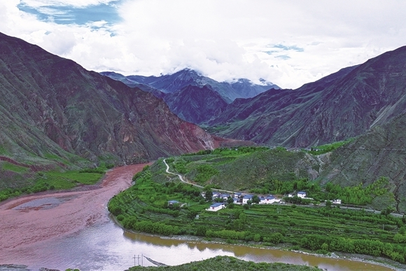 昌都市察雅县走出生态经济双赢路