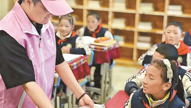 “爱路护路”进校园