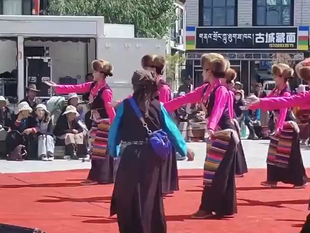 编外奶奶松弛之舞成功抢镜