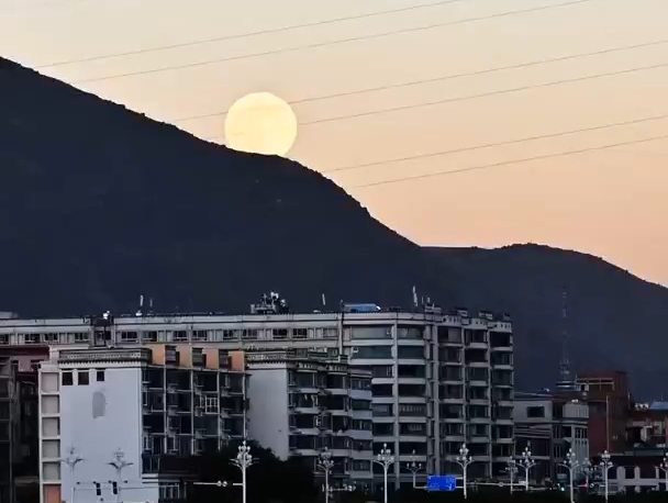 年度最大“超级月亮”现身，@西藏人抬头看了吗