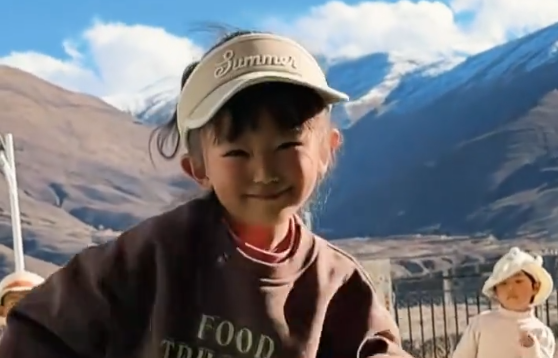 蓝天白云小可爱 ，舞蹈+表情太戳人了！