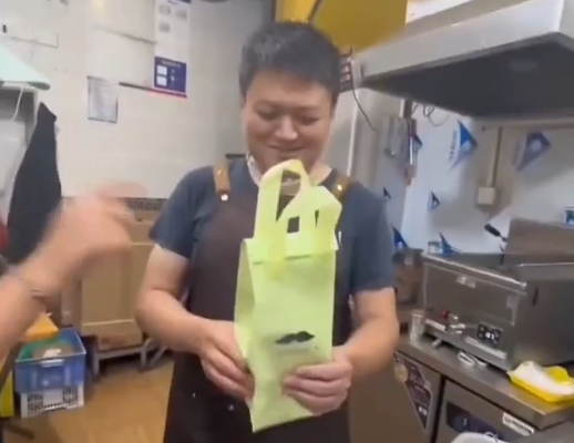 西藏学子异乡遇暖！冬天的第一杯奶茶送给他