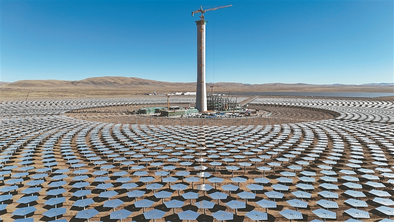 西藏首座光热电站吸热塔结顶