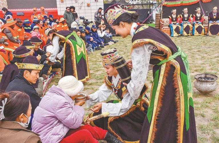 看非遗表演 庆工布新年