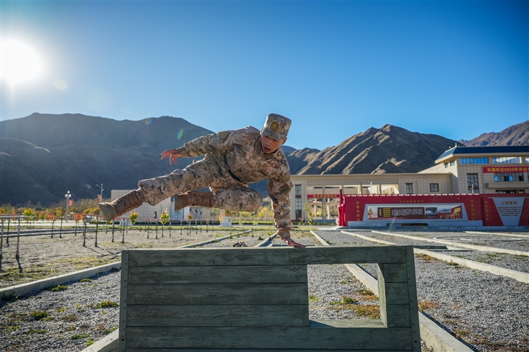 黄士权:从“都市白领”到雪域卫士