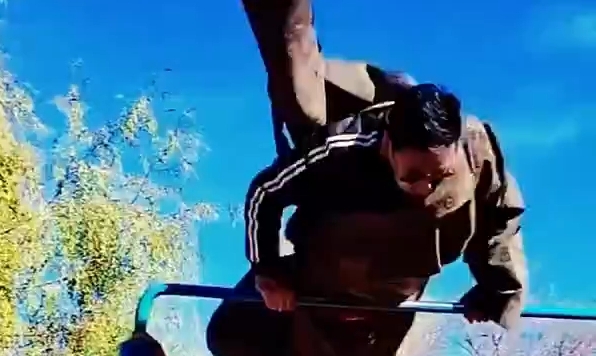 藏袍也锁不住的灵活！练过绝对练过！