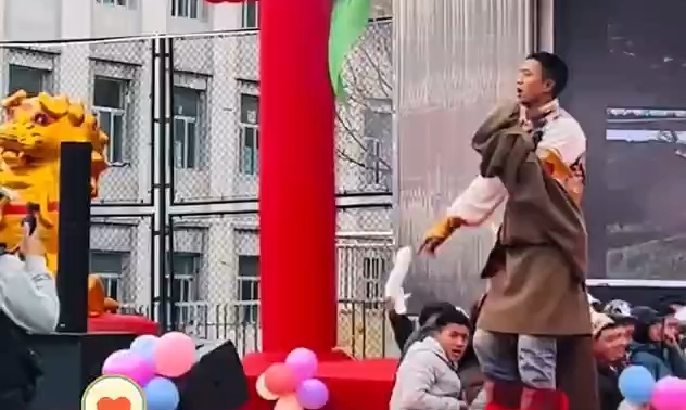校园歌手比赛，藏族男孩一首《赞美班戈》封神！