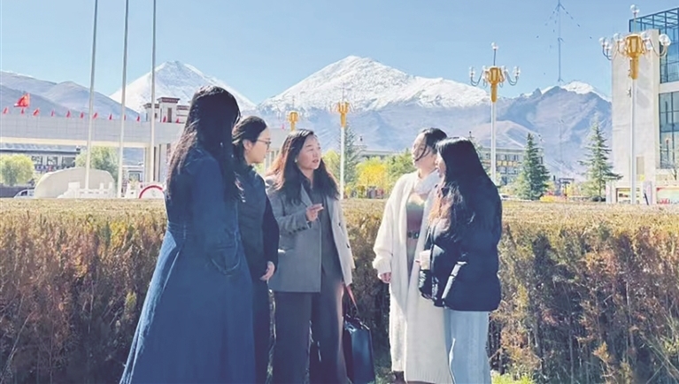 21年坚守高原讲台 以师者之爱照亮学子前程