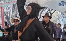 载歌载舞享冬日时光，牦牛头套一戴氛围感拉满