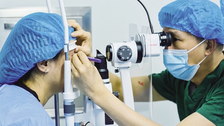 西藏首台飞秒激光设备正式投入使用