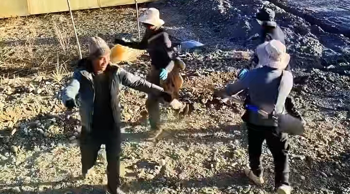 劳动人民在尘土中起舞 再忙也要捕捉快乐！