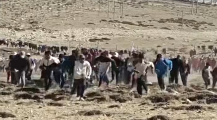 西藏学生的冬日爬山限定