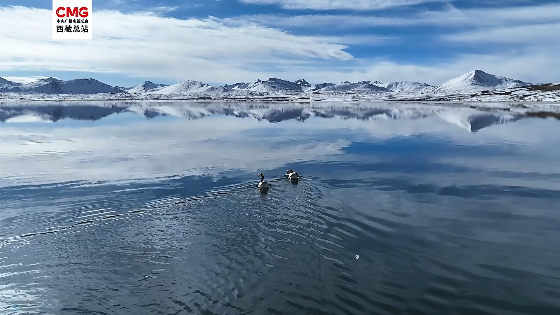 西藏丁青布托湖：冬日冰湖 美如仙境