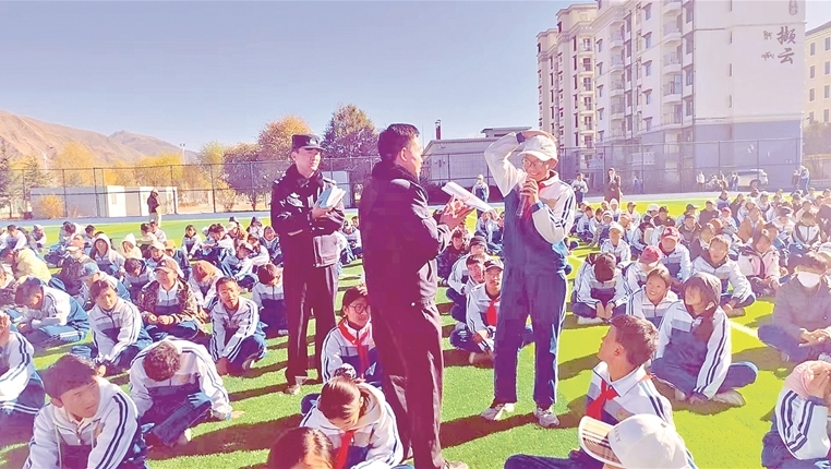 深化警校协作 筑牢校园防线