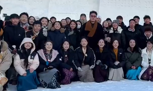 冰雪为媒、吉藏同心，当东北雪雕邂逅雪域锅庄