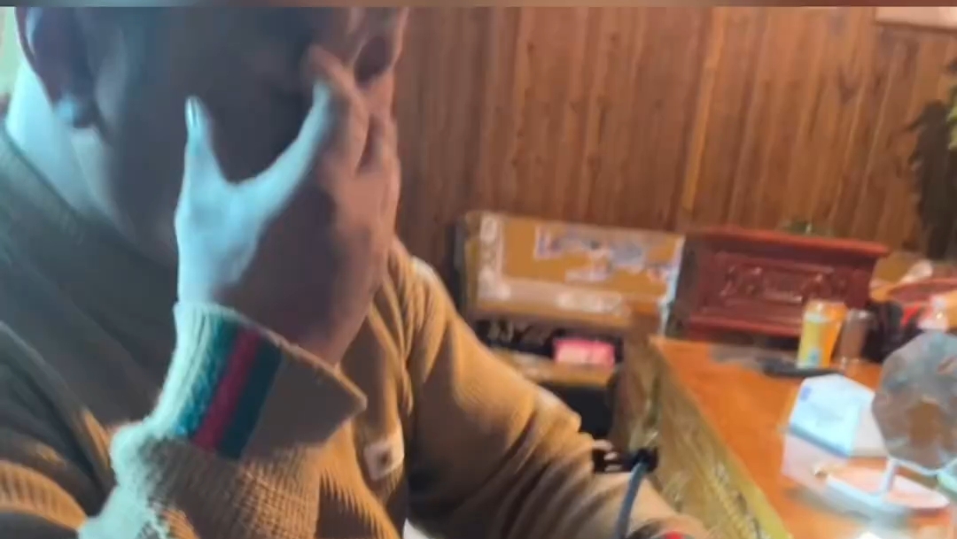 西藏大学生反向送礼