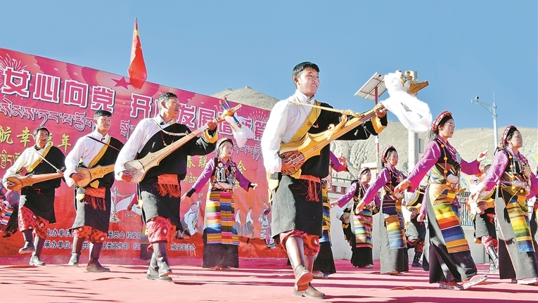 村晚添“法”味 普法润民心