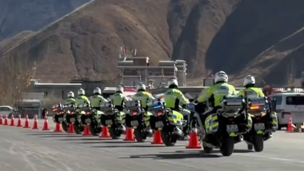 拉萨交警铁骑训练练出叠影特效