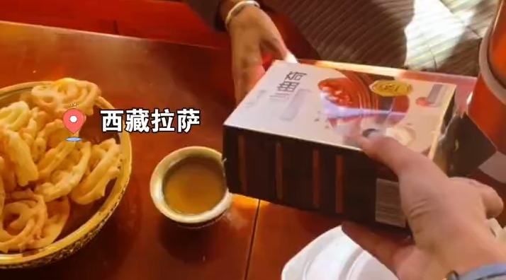 女儿打工送妈妈新年礼物